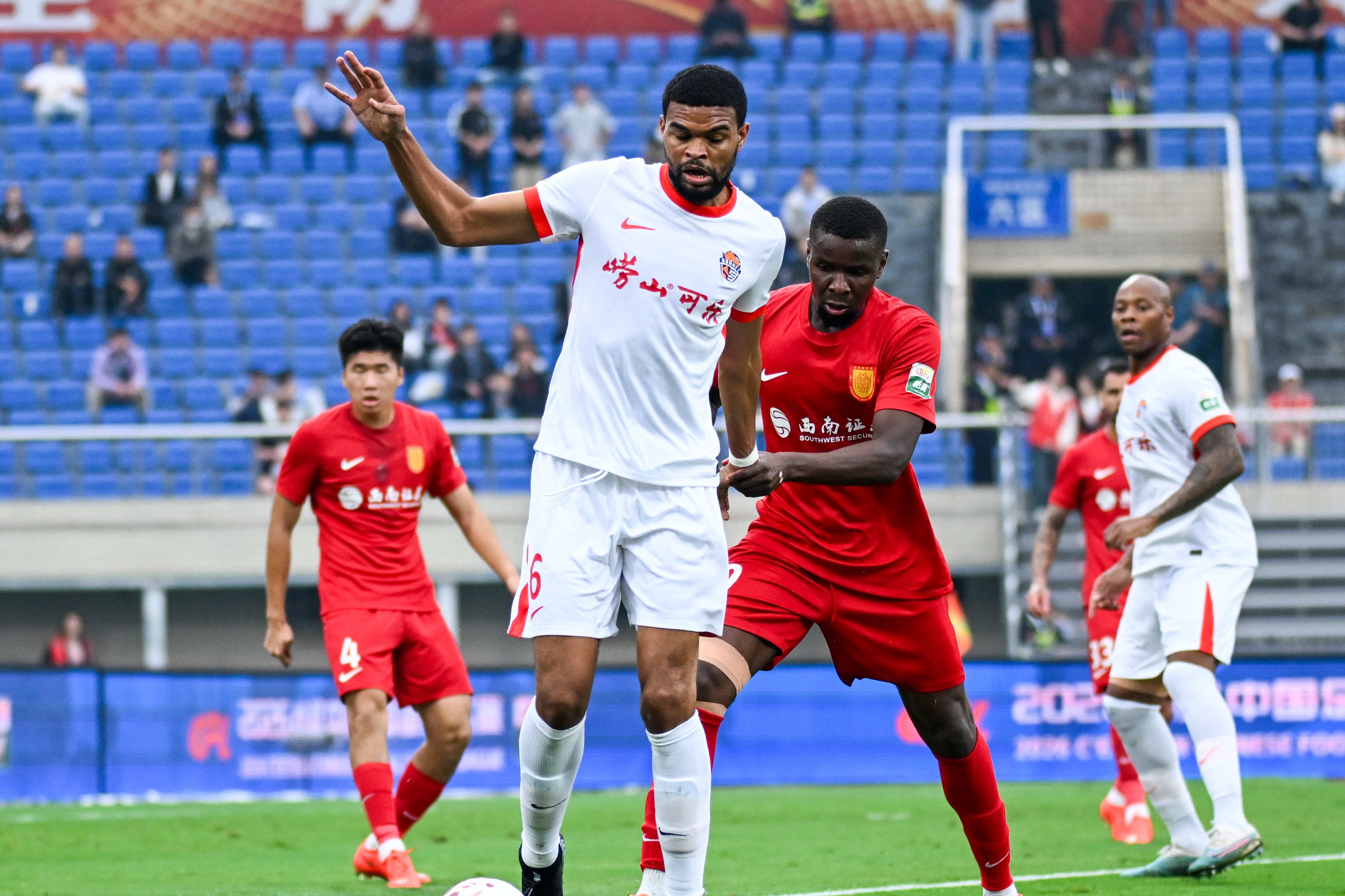 终结12轮不胜！铜梁龙2-0送海牛12连败肯帕努迪马塔破门